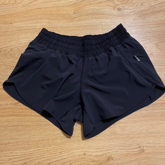 lululemon athletica Pants - Lululemon tracker short 4”